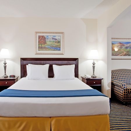 Holiday Inn Express & Suites Chesapeake By Ihg Екстер'єр фото