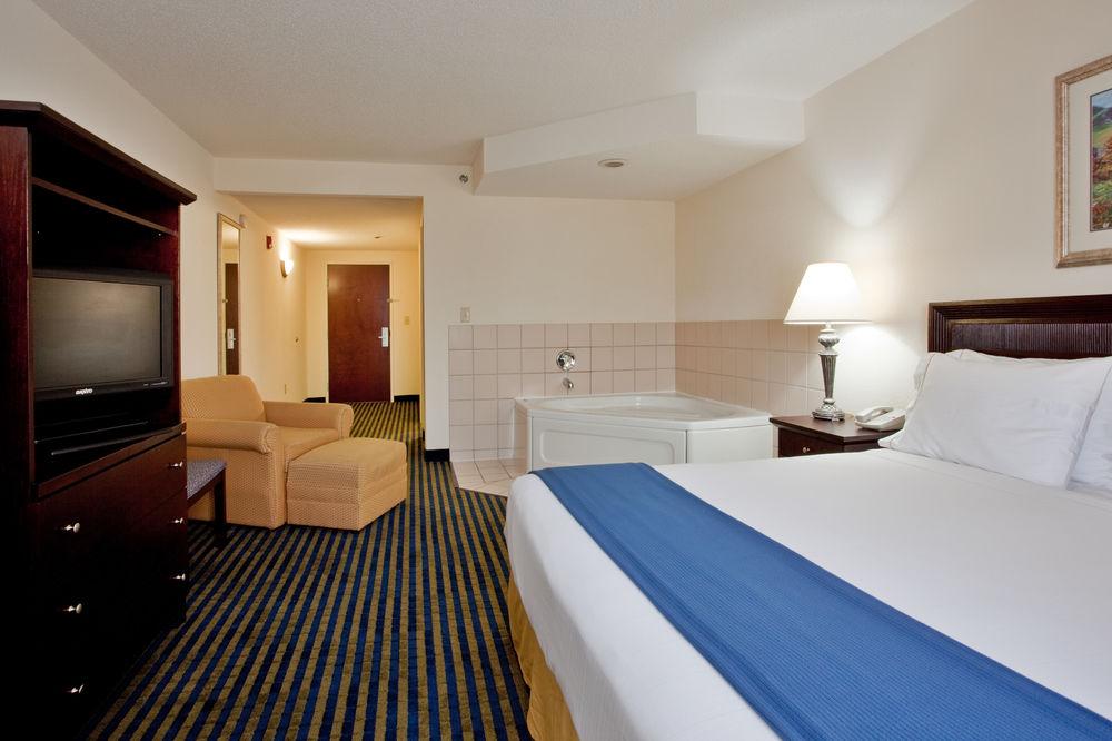 Holiday Inn Express & Suites Chesapeake By Ihg Екстер'єр фото