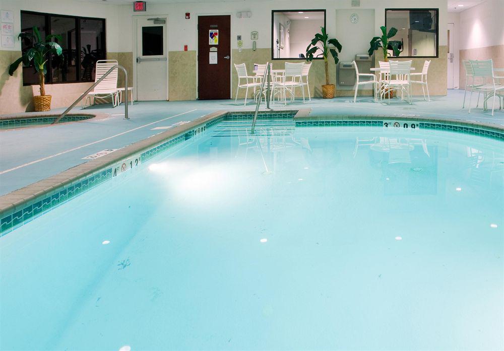 Holiday Inn Express & Suites Chesapeake, An Ihg Hotel Екстер'єр фото