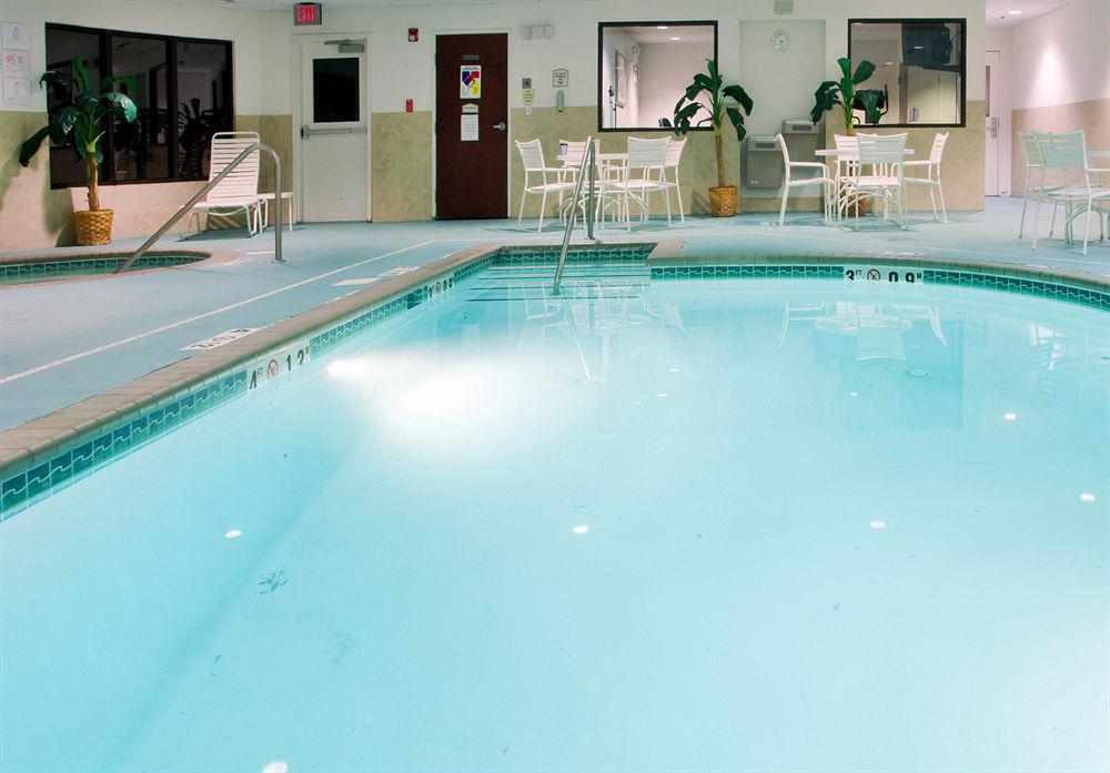 Holiday Inn Express & Suites Chesapeake By Ihg Екстер'єр фото