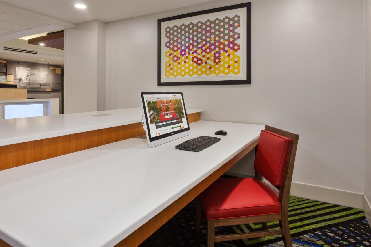 Holiday Inn Express & Suites Chesapeake By Ihg Екстер'єр фото