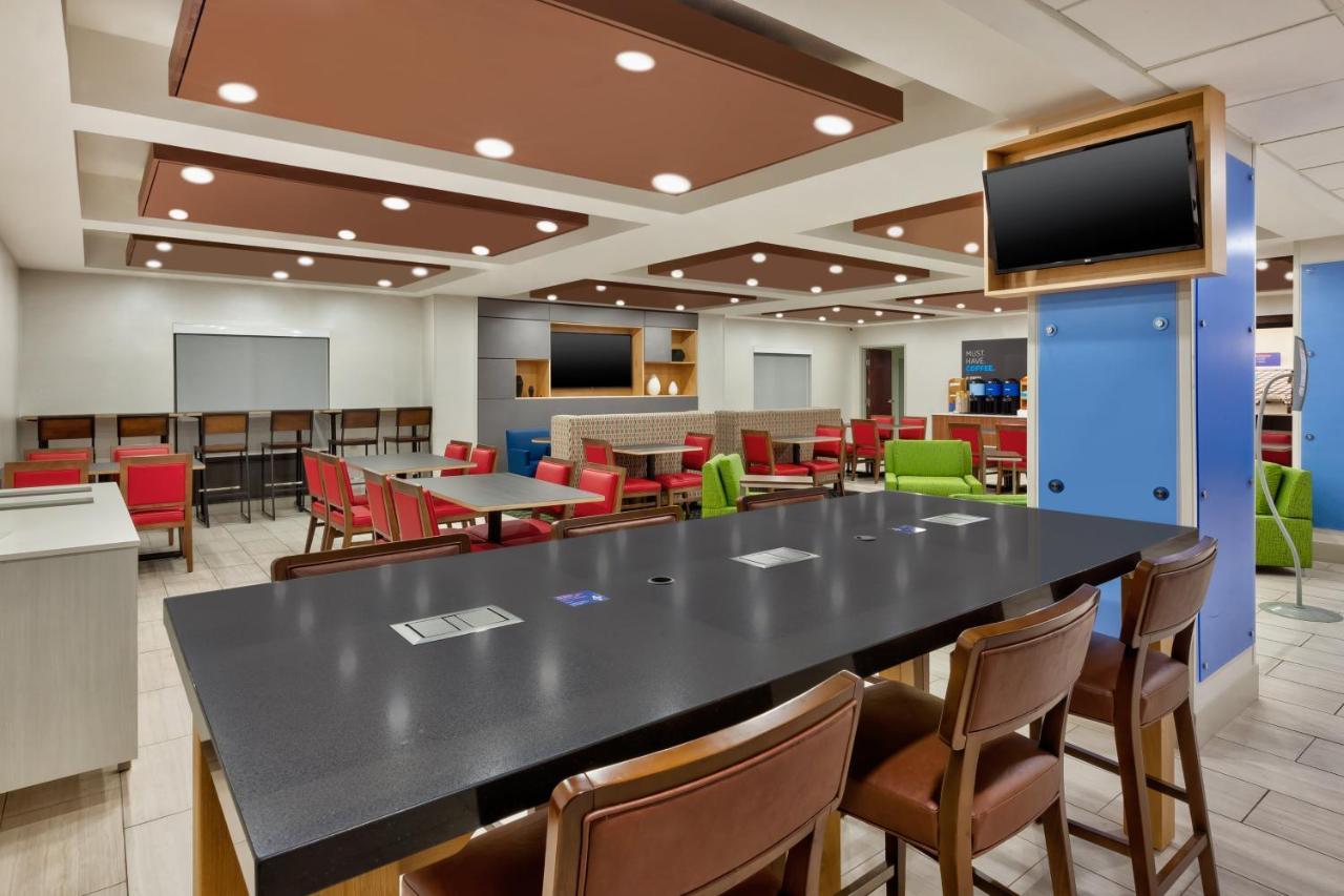 Holiday Inn Express & Suites Chesapeake By Ihg Екстер'єр фото
