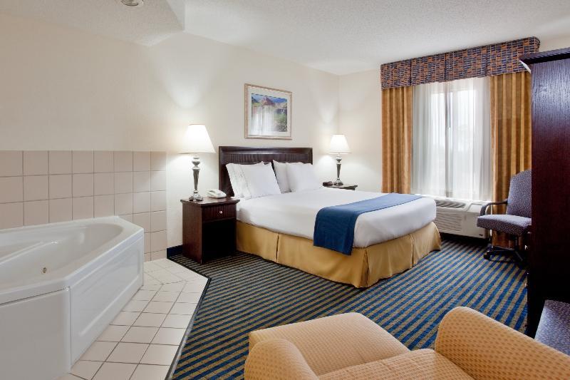 Holiday Inn Express & Suites Chesapeake By Ihg Екстер'єр фото